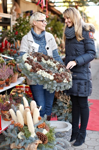 GMH_2012_41_01 Liebevolles Erinnern - Blumengestecke zeugen an den Totengedenktagen von inniger Verbundenheit