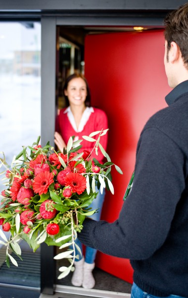 Auch für Schüchterne geeignet: Am Valentinstag einfach mal Blumen schenken
